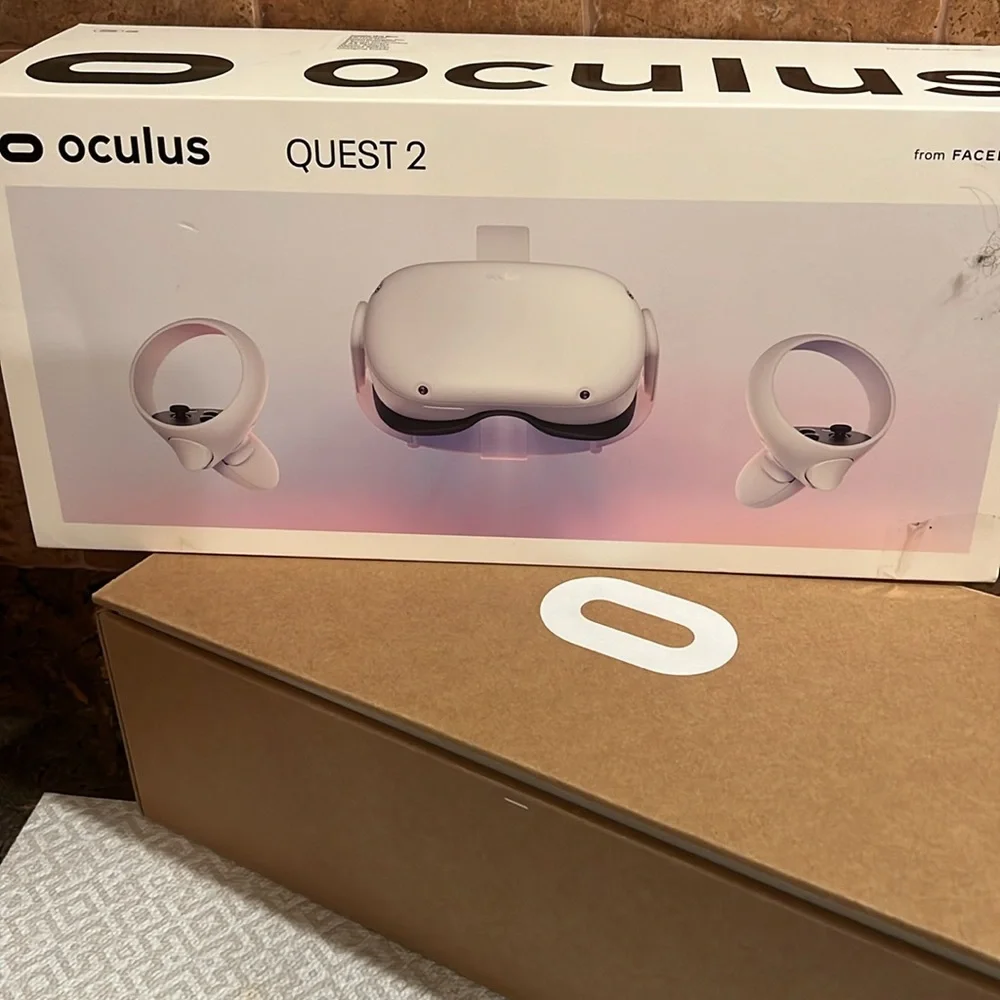 Oculus headset with 2 Controllers working brand new!